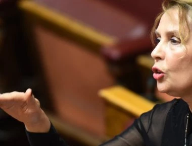 Η Παπακώστα ο ποντικός και ο γάτος: Ανάρτηση με... νόημα μετά τη διαγραφή Αντώναρου